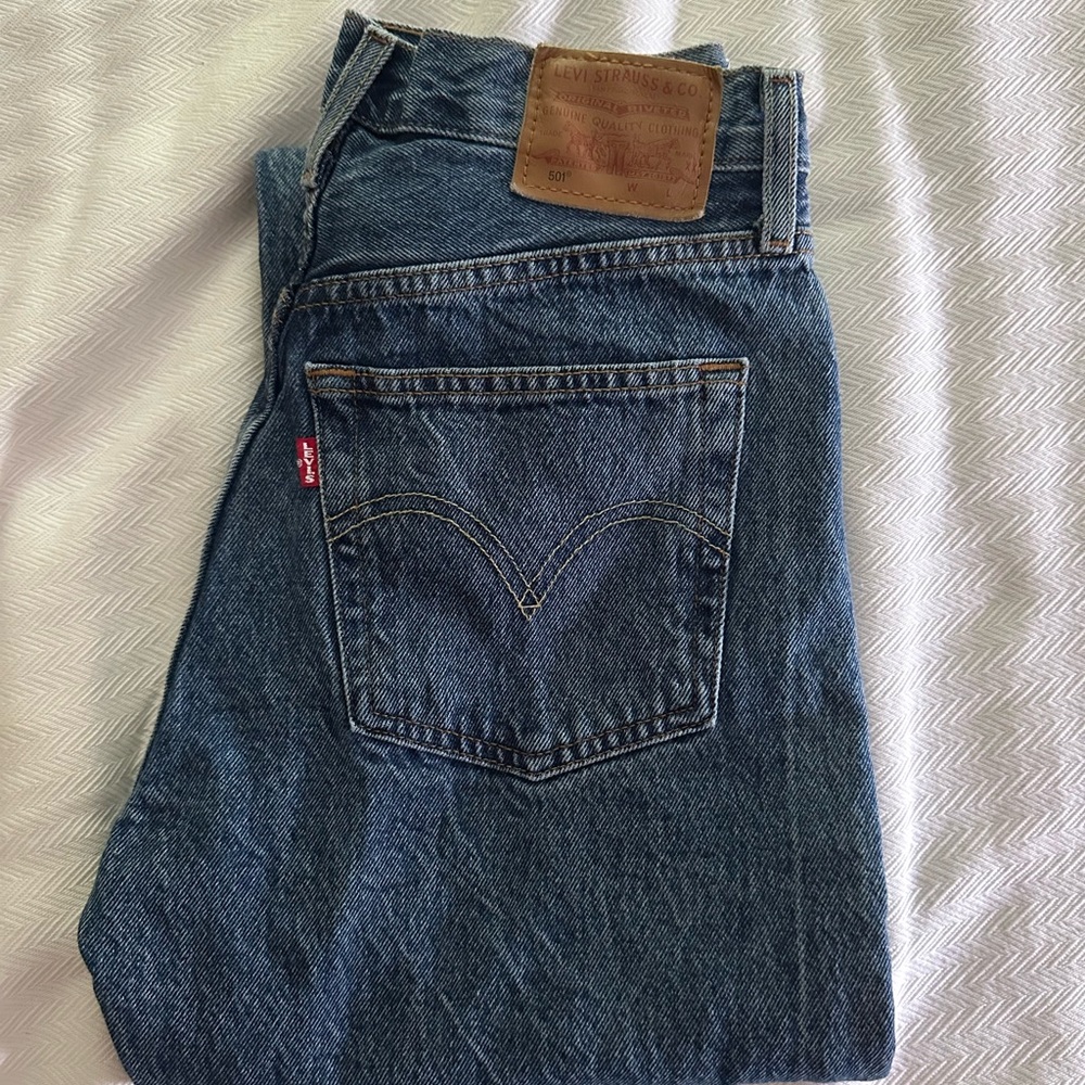 Levi's Blue Straight Jeans with Iconic Design